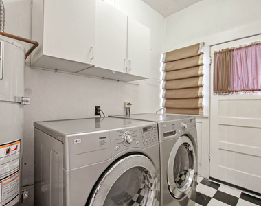 617 N Plymouth Boulevard - Photo Thumbnail 8