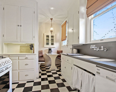 617 N Plymouth Boulevard - Photo Thumbnail 5