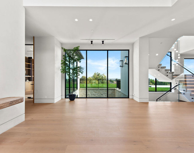 5340 Whitman - Photo Thumbnail 5