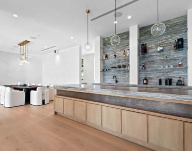 5340 Whitman - Photo Thumbnail 8