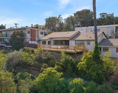2612 Carman Crest Drive - Photo Thumbnail 15