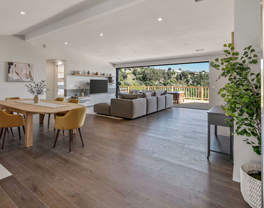 2612 Carman Crest Drive - Photo Thumbnail 3