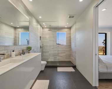 2612 Carman Crest Drive - Photo Thumbnail 10