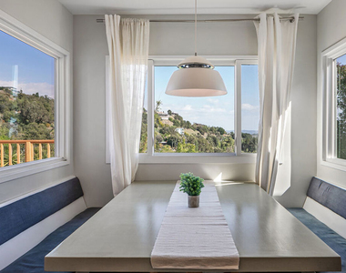 2612 Carman Crest Drive - Photo Thumbnail 7