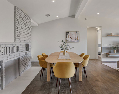 2612 Carman Crest Drive - Photo Thumbnail 5