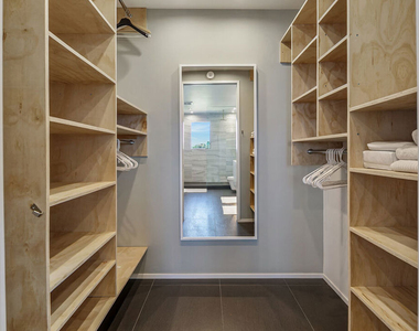2612 Carman Crest Drive - Photo Thumbnail 11