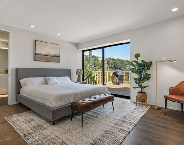 2612 Carman Crest Drive - Photo Thumbnail 8