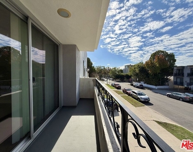812 N Alfred Street - Photo Thumbnail 9
