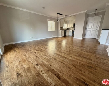 812 N Alfred Street - Photo Thumbnail 1
