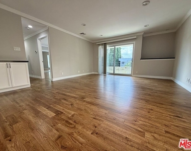 812 N Alfred Street - Photo Thumbnail 10