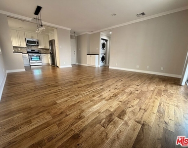 812 N Alfred Street - Photo Thumbnail 2