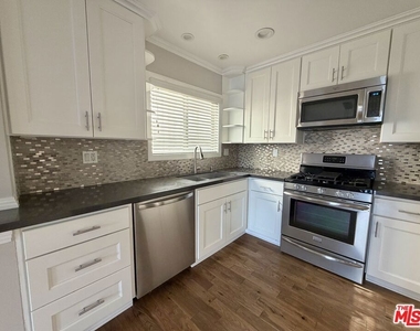 812 N Alfred Street - Photo Thumbnail 6