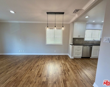 812 N Alfred Street - Photo Thumbnail 3