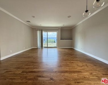 812 N Alfred Street - Photo Thumbnail 8