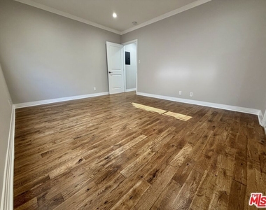 812 N Alfred Street - Photo Thumbnail 16