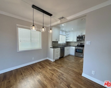 812 N Alfred Street - Photo Thumbnail 4