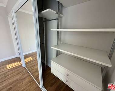 812 N Alfred Street - Photo Thumbnail 21