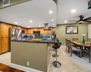 886 Felspar St - Photo Thumbnail 11