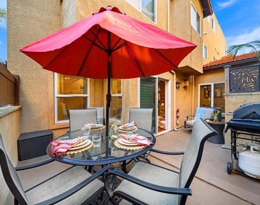 886 Felspar St - Photo Thumbnail 13