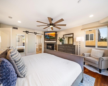 886 Felspar St - Photo Thumbnail 4