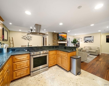 886 Felspar St - Photo Thumbnail 9