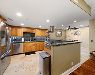 886 Felspar St - Photo Thumbnail 10