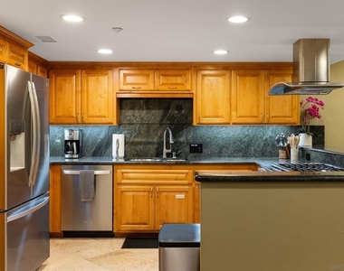 886 Felspar St - Photo Thumbnail 15