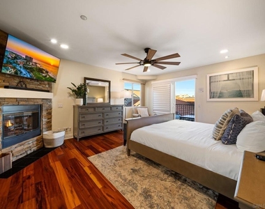 886 Felspar St - Photo Thumbnail 17