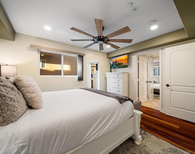 886 Felspar St - Photo Thumbnail 19