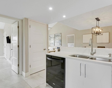 360 Bella Vista Court N - Photo Thumbnail 9