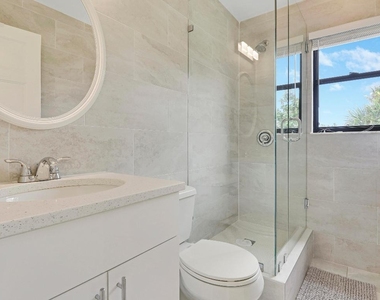 360 Bella Vista Court N - Photo Thumbnail 15