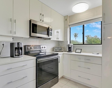 360 Bella Vista Court N - Photo Thumbnail 11