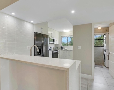 360 Bella Vista Court N - Photo Thumbnail 8