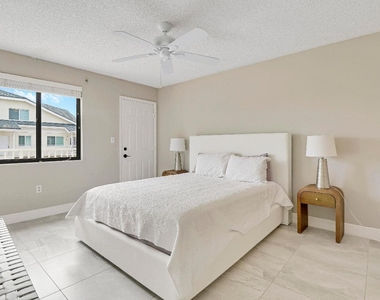 360 Bella Vista Court N - Photo Thumbnail 16