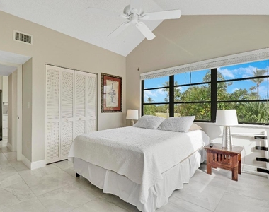 360 Bella Vista Court N - Photo Thumbnail 12