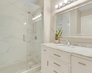360 Bella Vista Court N - Photo Thumbnail 21