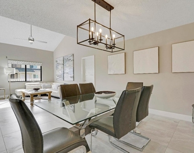 360 Bella Vista Court N - Photo Thumbnail 5