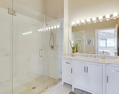 360 Bella Vista Court N - Photo Thumbnail 20
