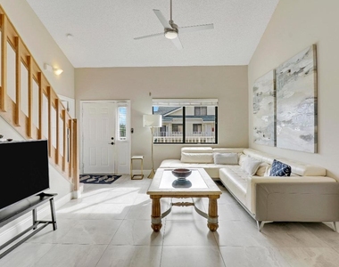 360 Bella Vista Court N - Photo Thumbnail 3
