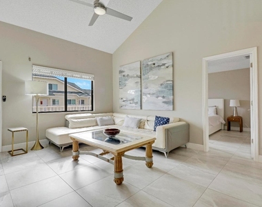 360 Bella Vista Court N - Photo Thumbnail 4
