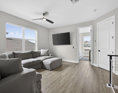 12534 Triumph Lane - Photo Thumbnail 21