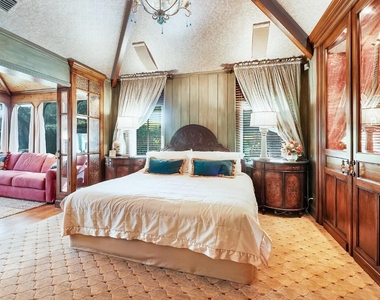 137 S Oak Street - Photo Thumbnail 53
