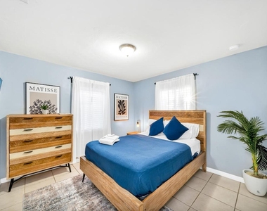 3331 Lake Avenue - Photo Thumbnail 12