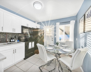 3331 Lake Avenue - Photo Thumbnail 6
