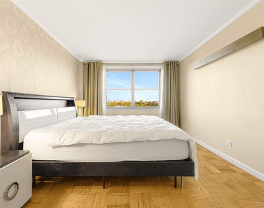 61-20 Grand Central Parkway - Photo Thumbnail 18