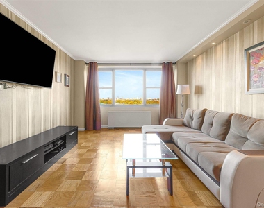 61-20 Grand Central Parkway - Photo Thumbnail 9