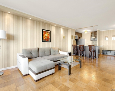 61-20 Grand Central Parkway - Photo Thumbnail 10