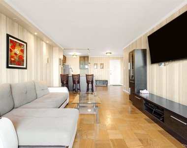 61-20 Grand Central Parkway - Photo Thumbnail 13
