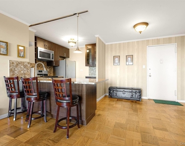 61-20 Grand Central Parkway - Photo Thumbnail 7
