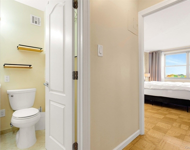 61-20 Grand Central Parkway - Photo Thumbnail 16